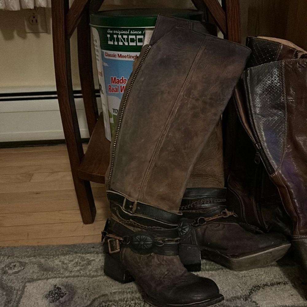 Freebird Abbott size 6 Abbot